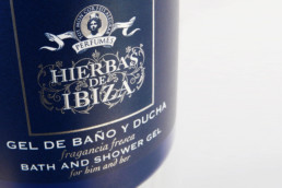 Gel de baño y ducha de la marca Hierbas de Ibiza perfumes